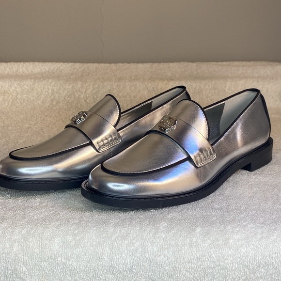NEW IN BOX Karl Lagerfeld Paris Rylin Loafers in Silver (7M) - Picture 4 of 9